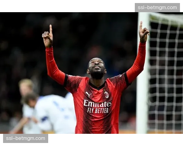 官方：弗罗西诺内与队内头号射手完成续约