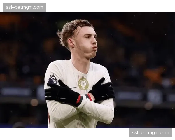 镜头:科尔·帕尔默攻破旧主曼联球门后,选择不做庆祝 镜头:科尔·帕尔默攻破旧主曼联球门后,选择不做庆祝