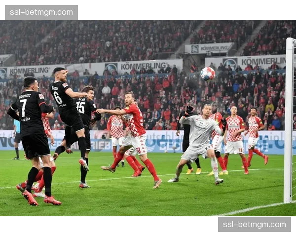 门兴格拉德巴赫0-0闷平弗赖堡，双方门将发挥神勇